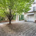 2-Rooms Sunny In Hip Place