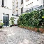 2-Rooms Sunny In Hip Place