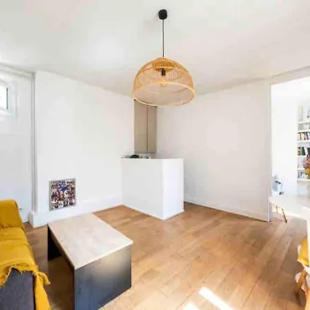 2-rooms Sunny In Hip Place *